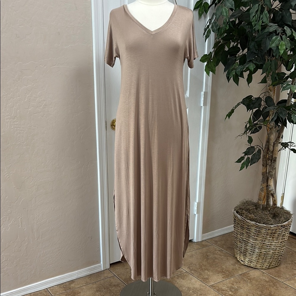 Arolina Summer Short Sleeve V-Neck Maxi Dress ~ Coffee